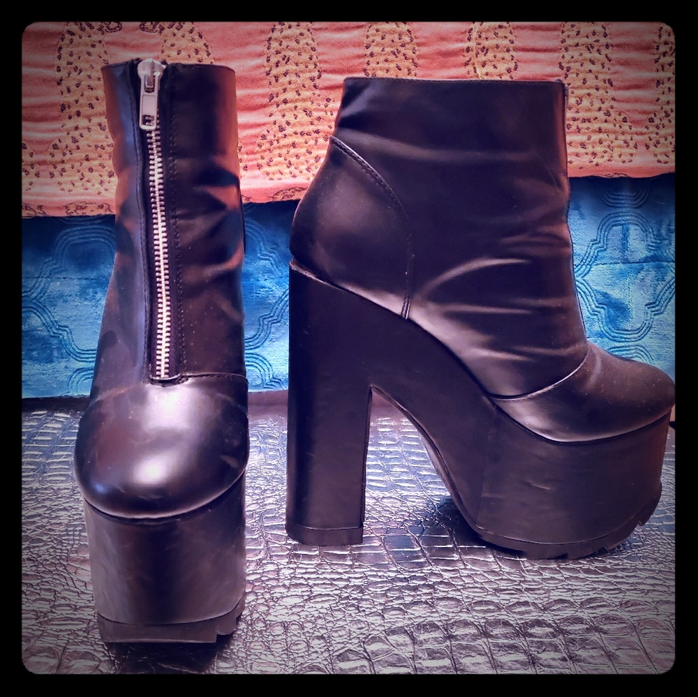 Y.R.U. Black boots